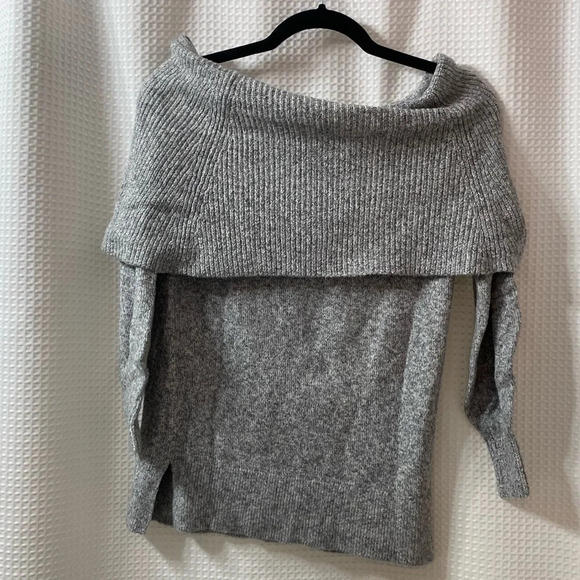 NWOT LOFT Off the Shoulder Sweater - Picture 4 of 4
